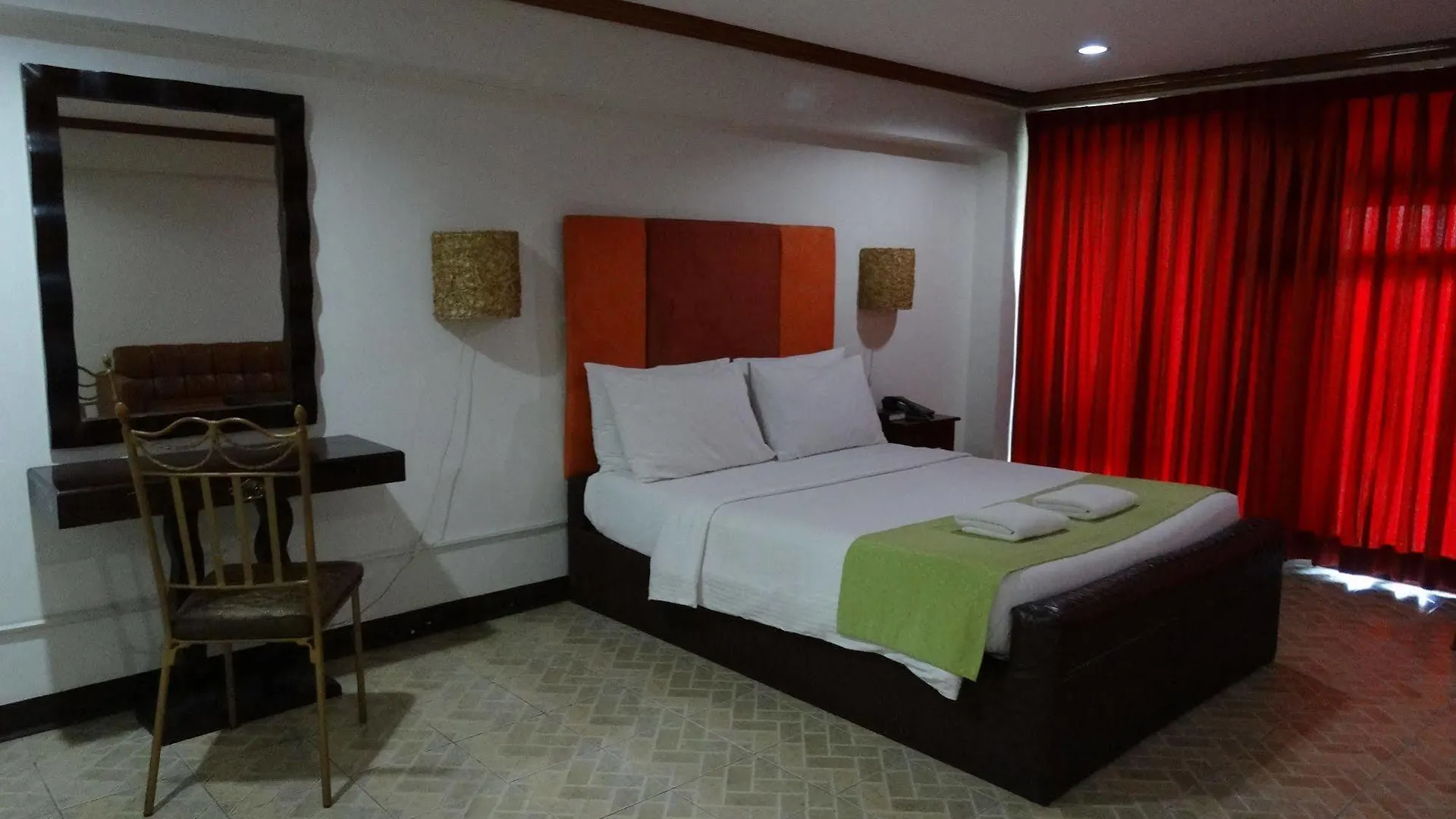 Ecoland Suites & Inn Davao City 3*,