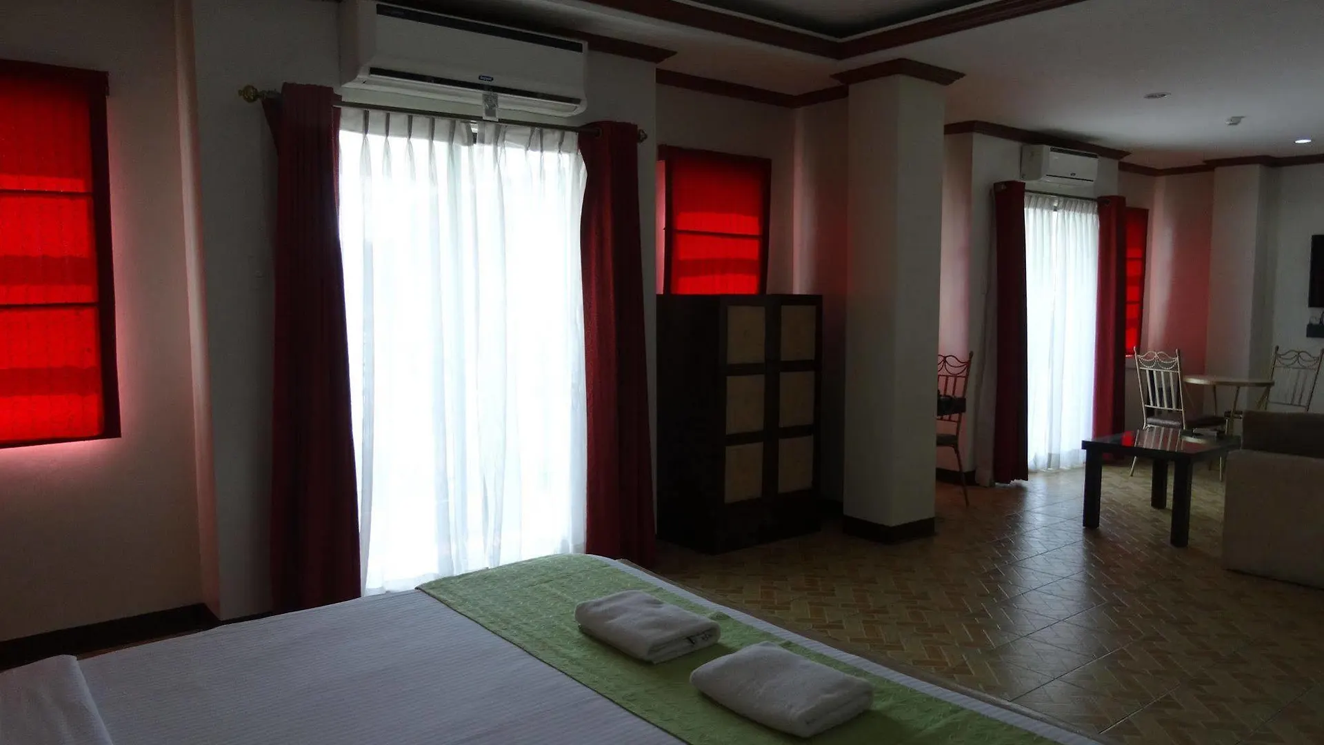 Ecoland Suites & Inn Davao City 3*,
