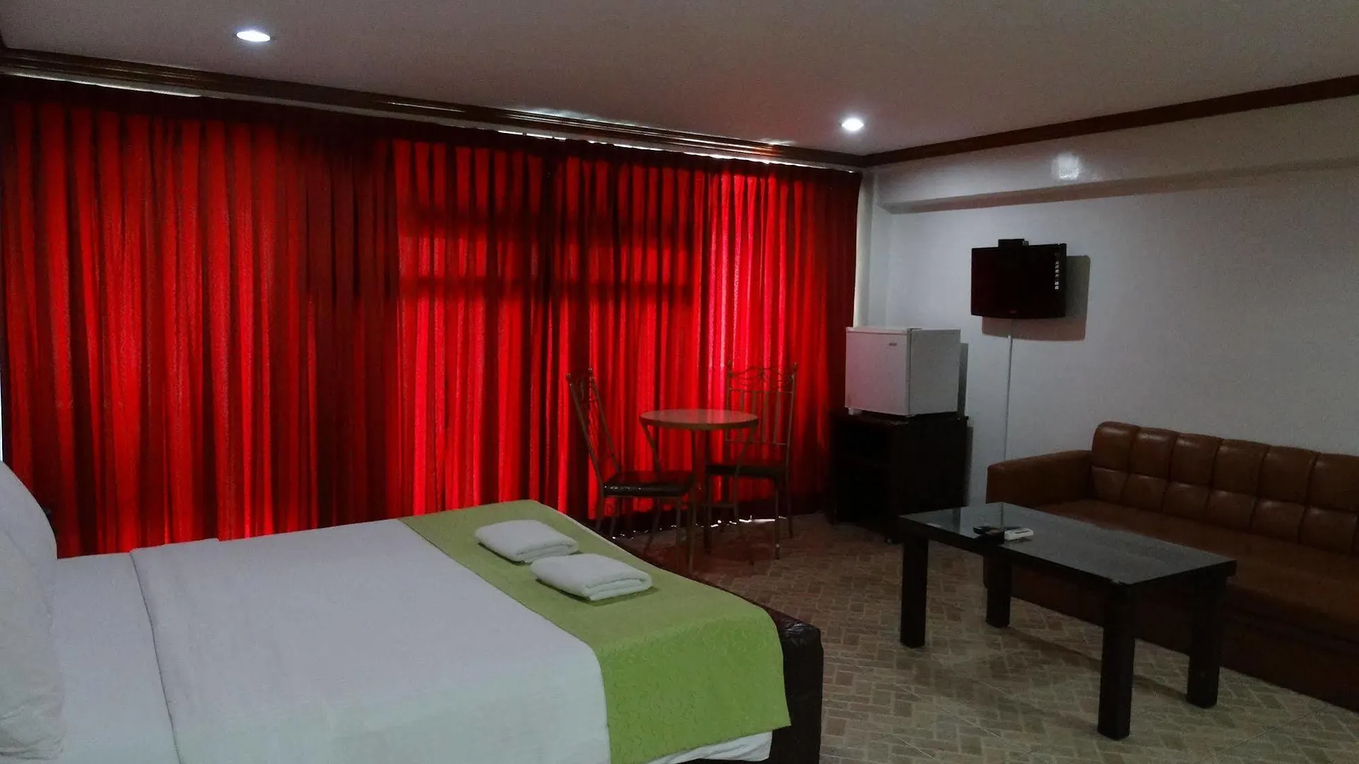 Ecoland Suites & Inn Davao City Ξενοδοχείο
